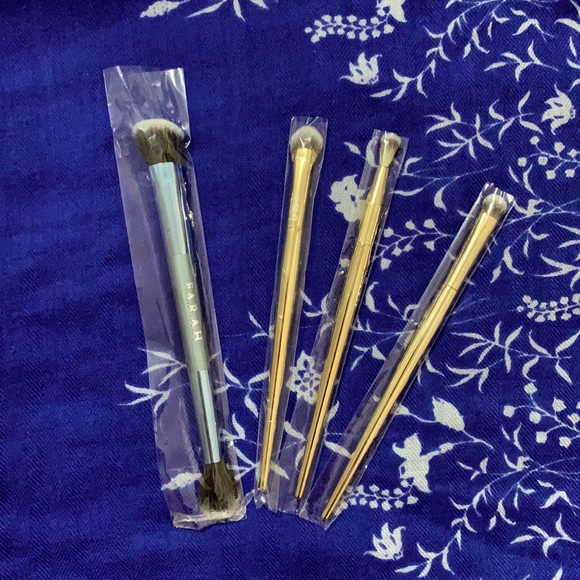 ALAMAR COSMETICS + FARAH Makeup Brushes Brand New - Picture 1 of 6